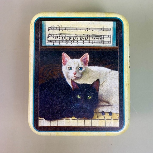 Vintage Cat Tin Box | Ebony & Ivory Music Theme | White Truffle Candy Tin 8 oz - Picture 6 of 6